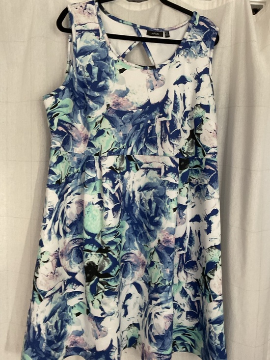 Apt. 9 Dresses & Skirts - Apt. 9 Blue and White Floral Scoop Neck Dress